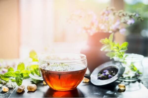Detoxikačné čaje – pomáhajú bylinky pri chudnutí a čistení?