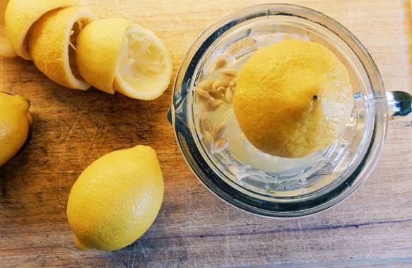 Olivová a citrónová šťava – skvelý šalátový dresing a protiplesňový!