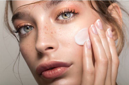 Jednoduché postupy na údržbu pokožky tváre